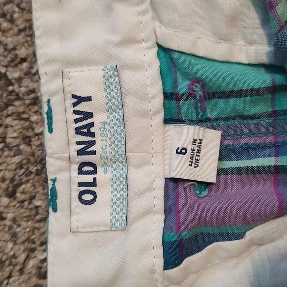 Old Navy Plaid Shorts - Picture 4 of 7